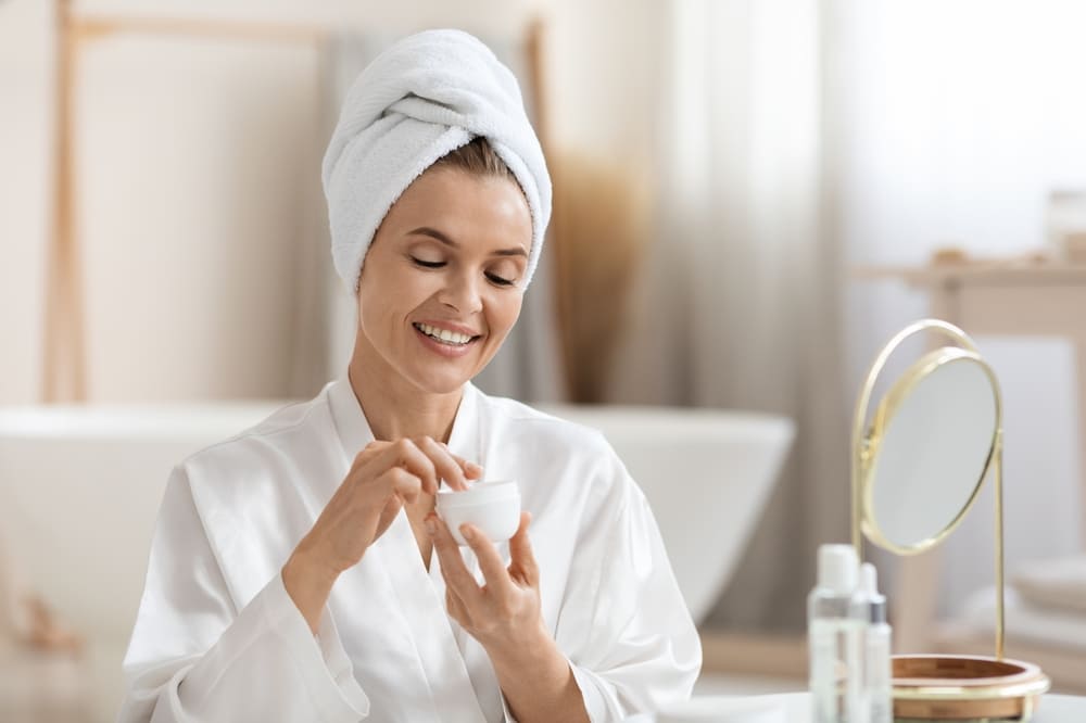 4 Venofye products on a white background with gold flakes and green plants