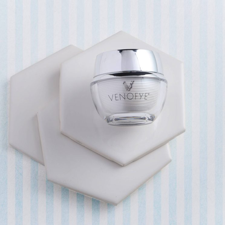 Queen Bee Neck Lift