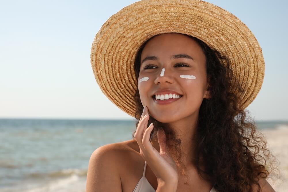 woman wearing hat